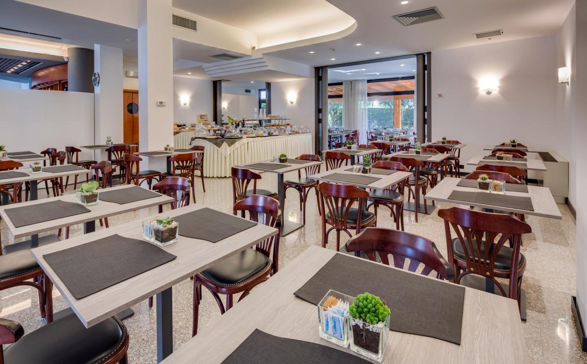 Best Western Hotel Turismo ซาน มาร์ติโน บูออน อัลแบร์โก ภายนอก รูปภาพ